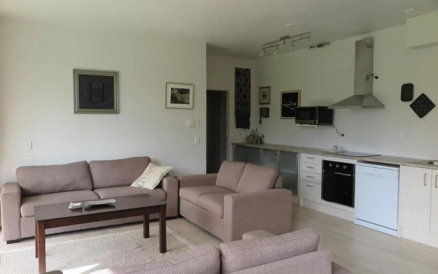 Kakariki Rooms, Kotare House