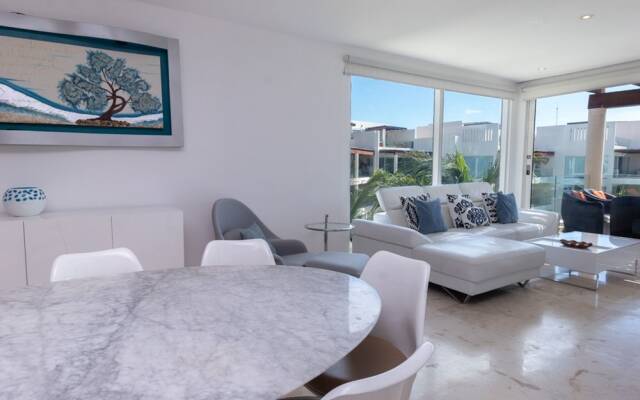 Elements Penthouse 6 3 Bedroom Condo by RedAwning