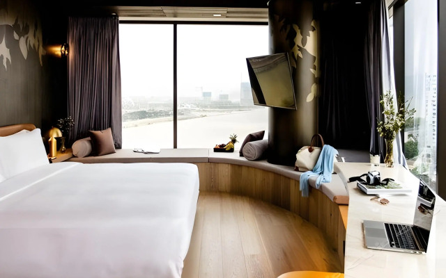 YOHO Hollywood Roosevelt Hotel