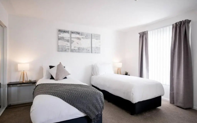 Chic Hobart Townhouse sleeps 9 - perfect location