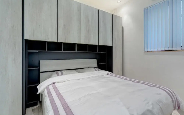 Modern Apartment Near the Promenade