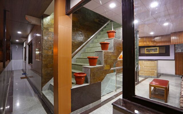 OYO 8714 Hotel Amar