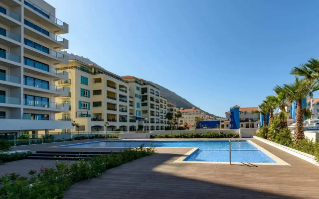 Luxury Modern Apartment With Exceptional Views! Hosted by Sweetstay