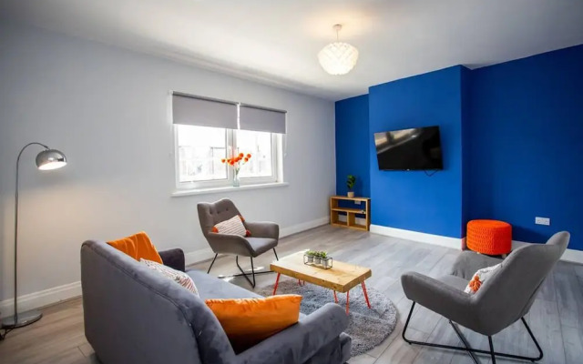 Large 3 Bed Apartment-sea Road