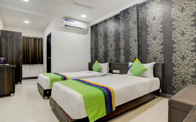 Treebo Grand Euro Pipliyahana Square