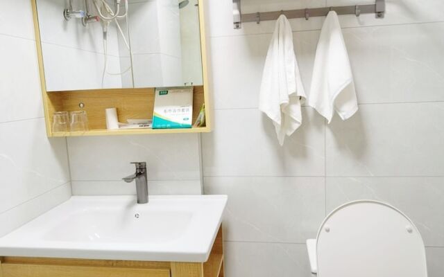 Orange Mingwu Hotel with Cat Cafe