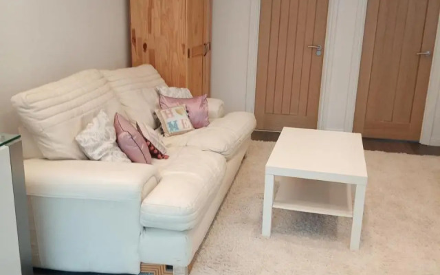 New SLEEP 4 COSY HOME