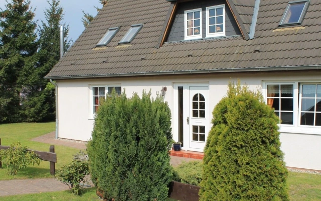 Luxurious Apartment in Wischuer With Fenced Garden, Barbecue