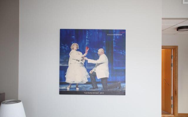 Wood Hotel by Frich's