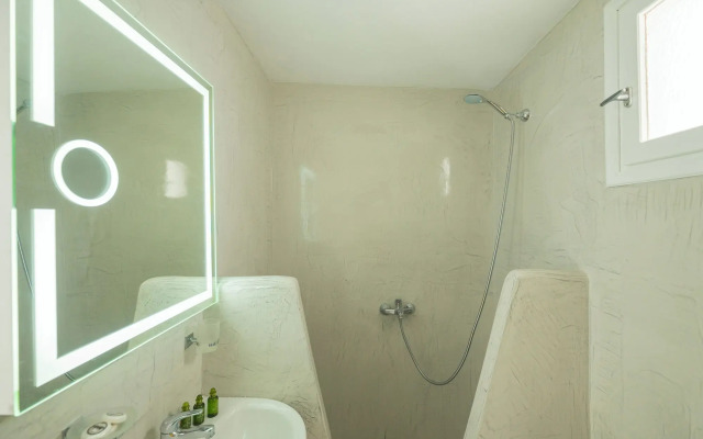 Loukas & Emma Eco Houses
