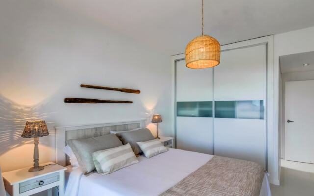 Moderno apartamento frente al mar y piscina - Azure Towers