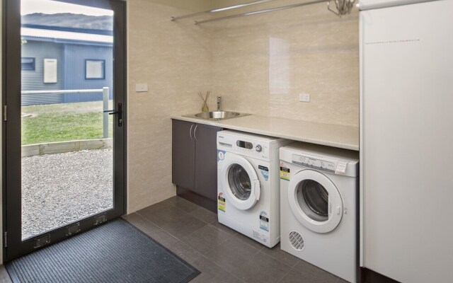 Kickenback Studio - Contemporary accommodation in the heart of Cracken