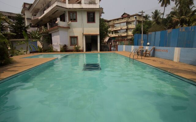 OYO 12423 Home Pool View 1BHK Candolim