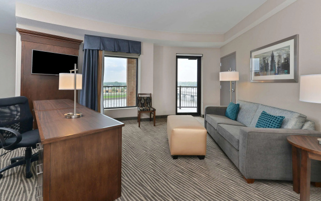Hampton Inn & Suites Des Moines Downtown