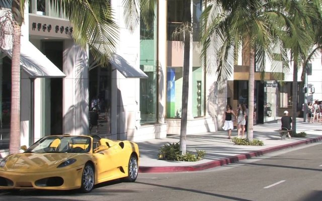 Gorgeous LA LA Land Beverly Hills 2BR - Fast Wifi - Free Parking! (BW2)