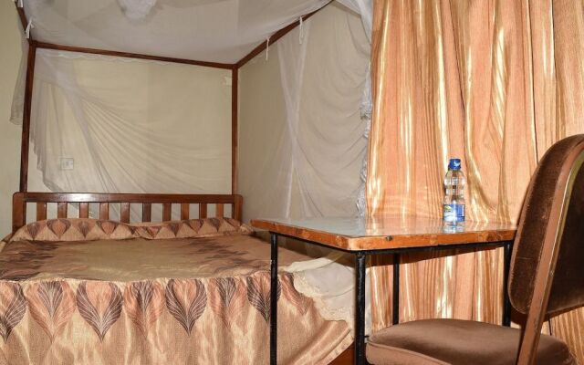 Ibis  2000 Hotel Karatina