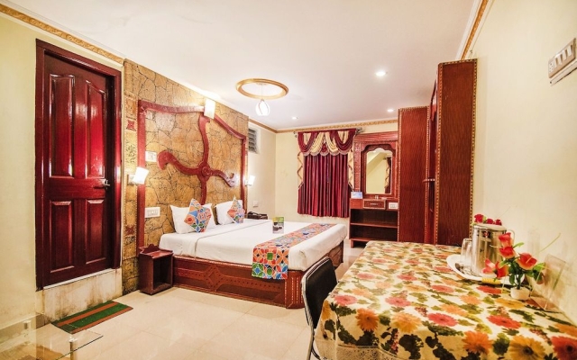 FabHotel Roshan Residency