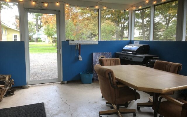 Active Lakeview Escape