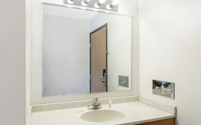 Budget Inn and Suites