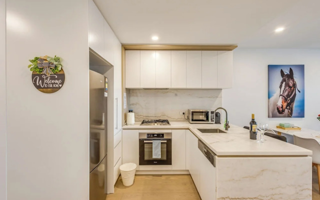 StayAU Cozy & Stylish 2BR in Box Hill