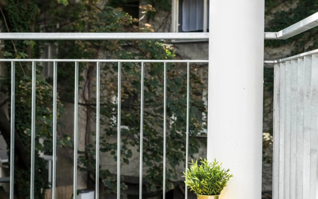 Prater Balcony Suite by ichbucheAT