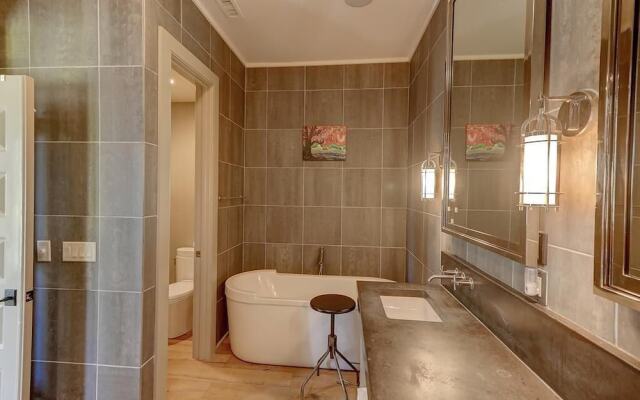 305 Carolina Boulevard