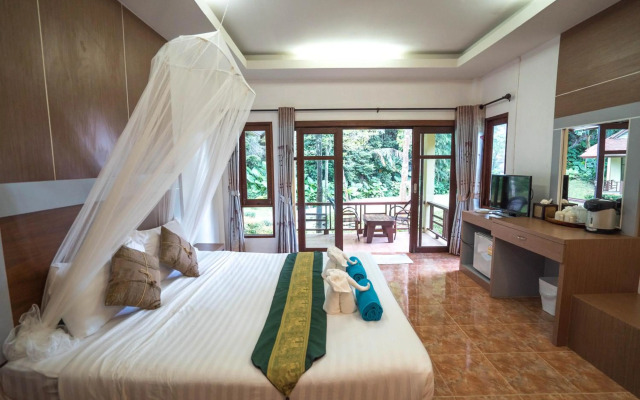 Tonsai Bay Resort