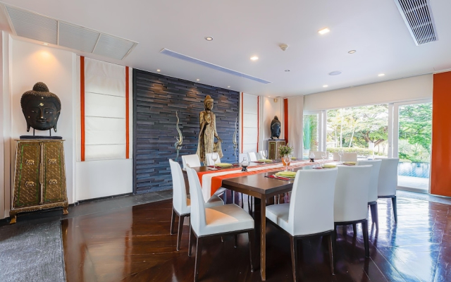 Luxury Mansion 6 BR on Golf Course JB