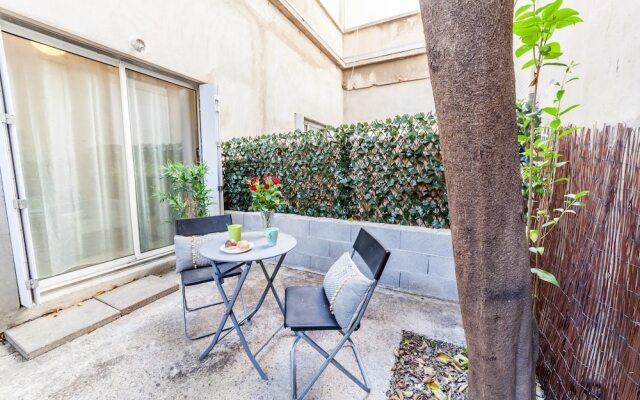 Studio avec cour extérieure
