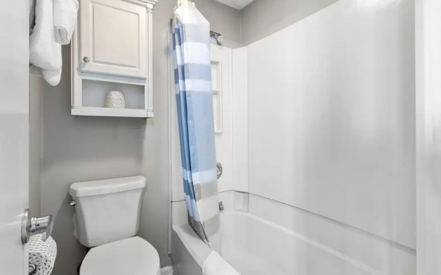 Renaissance Tower 1909 1 Bedroom Condo