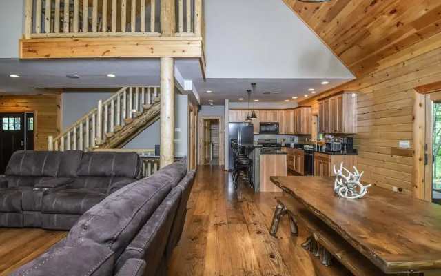 Maple Manor by Taylor Made Deep Creek