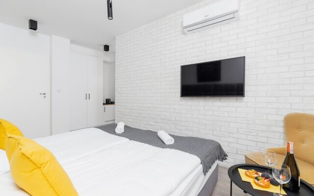 Miodowa Studio Cracow by Renters