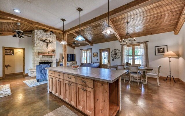 Charming Country Home With Hot Tub & Fire Pit!