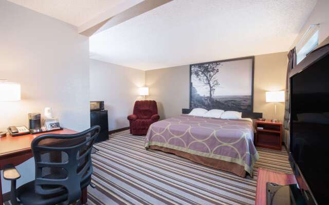 Super 8 by Wyndham Jamestown