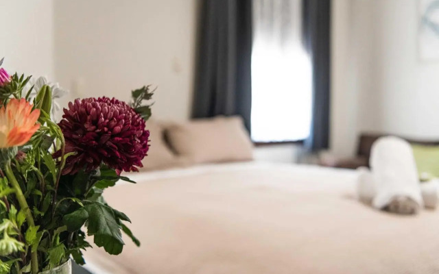 New Crown Hotel Motel