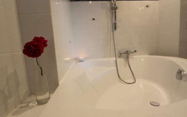 Apartement 120m with garden in a villa