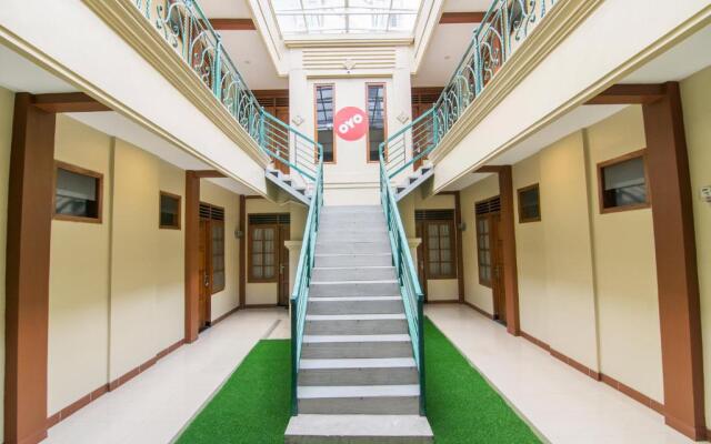 Super OYO 890 Dewi Fortuna Guest House