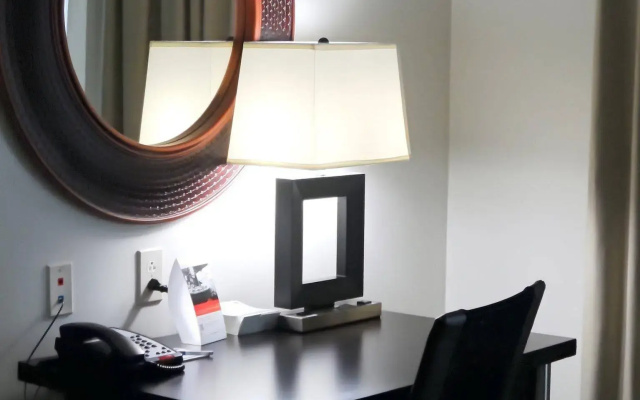 Holiday Inn Express & Suites Huntsville Airport by IHG