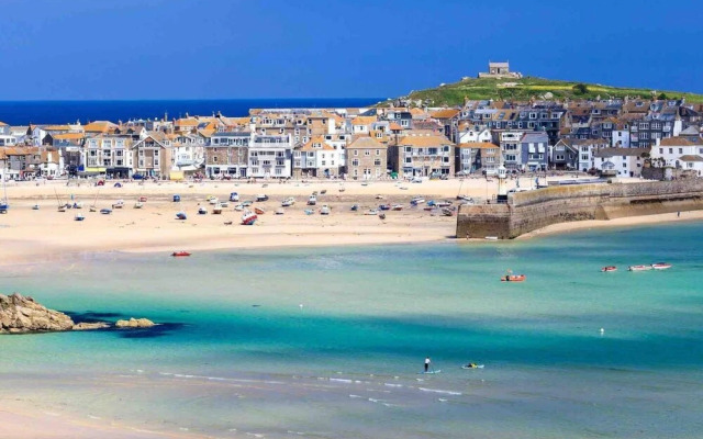 Luna Beach - Luxury Carbis Bay Apartment