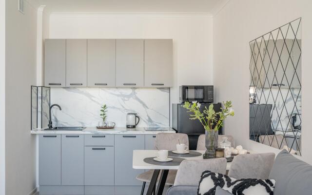 Лайт Апартаменты на улице Академика Парина 37А