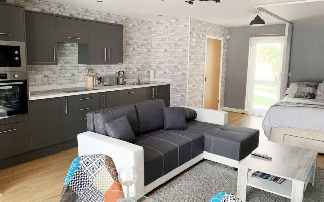 Toothbrush Apartments - Studio Apartment