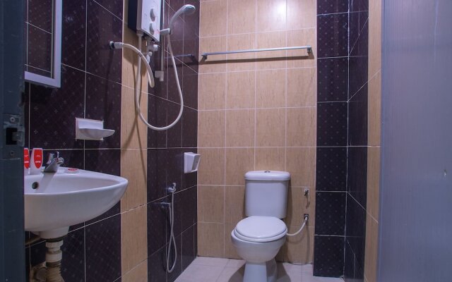 OYO 44010 Royals Star Hotel