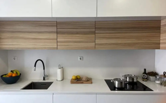 Bright Flat by Carcavelos Beach With Fast Wi-fi