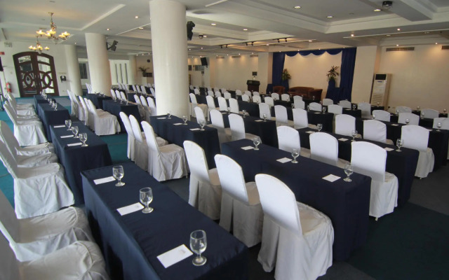 Hotel Supreme Convention Plaza