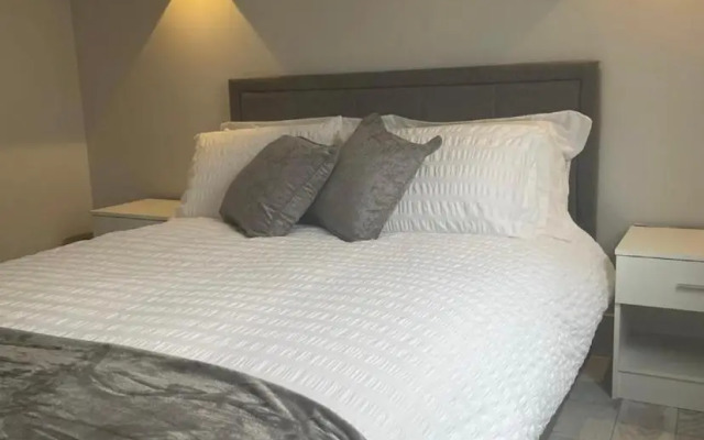 Apt 3, Lisvarna House