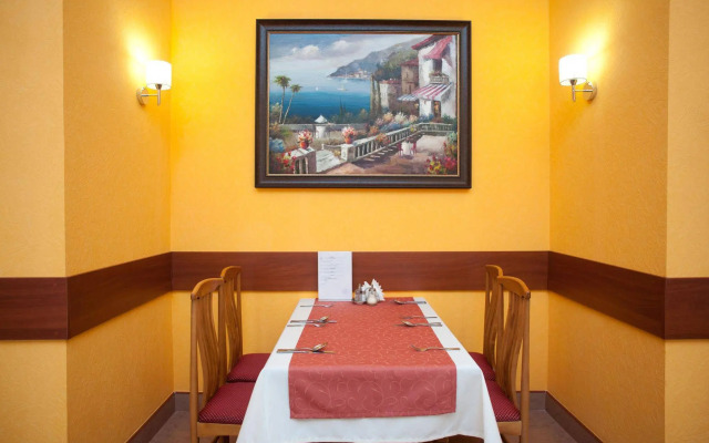 Business Tourist Hotel