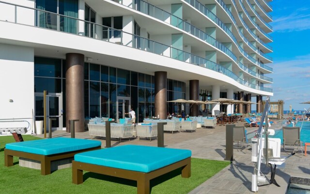 Fantastic 2BR Condo at Hollywood