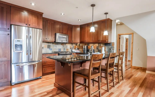 Rundle Cliffs Lodge by Spring Creek Vacation