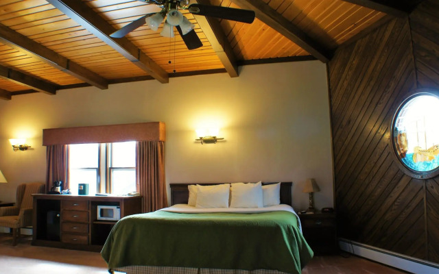 Pictured Rocks Inn & Suites