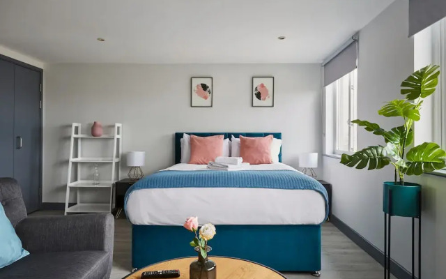 Reading Central Serviced Apartment by Viridian Apartments